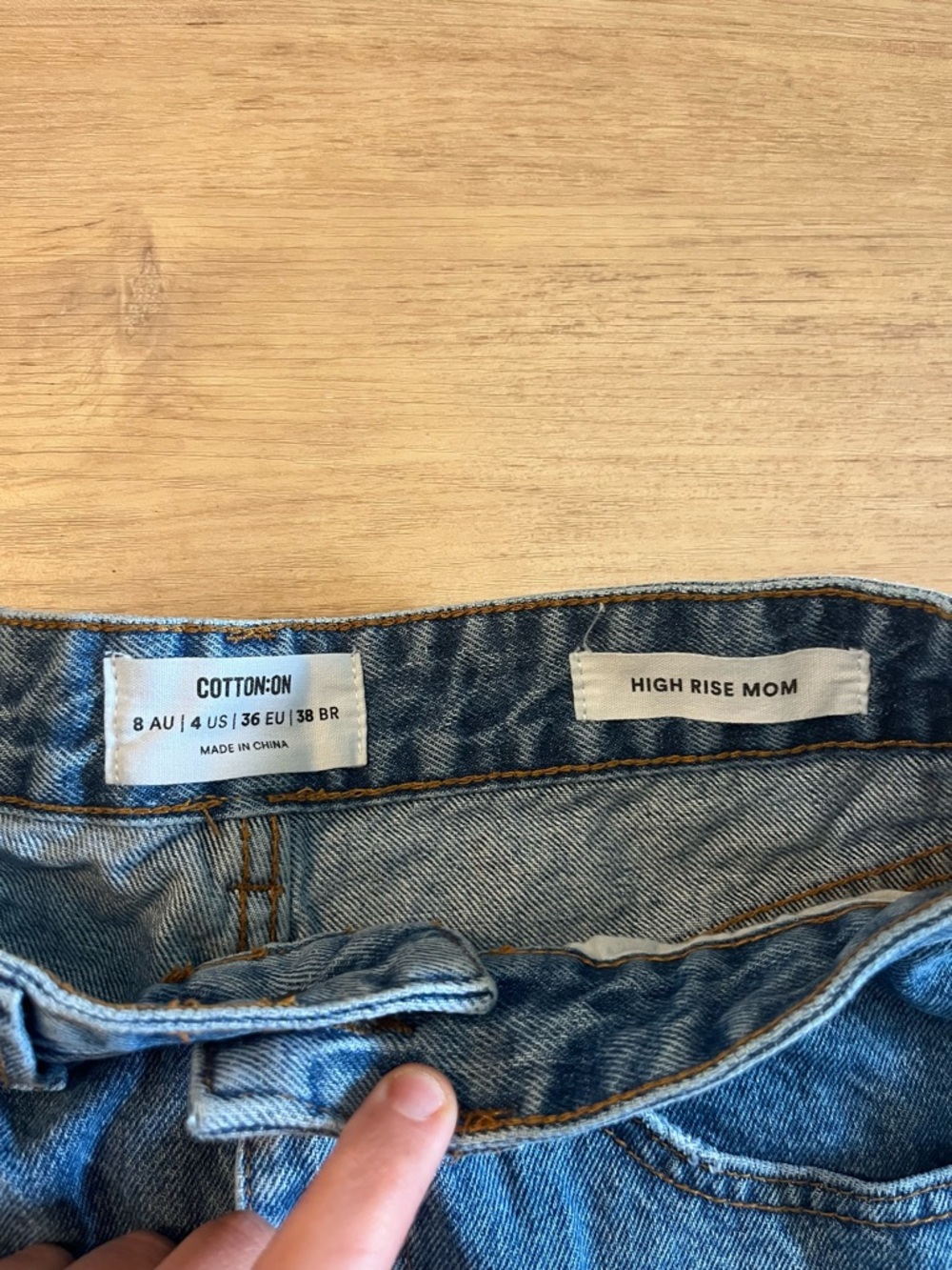 Cotton On Women’s Denim High Rise Mom Shorts | Distressed Cut-Off Jeans - Sz 4 - Picture 4 of 7